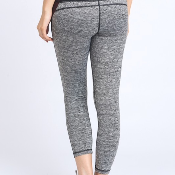 Highwaist color block Capri Leggings - Picture 2 of 3